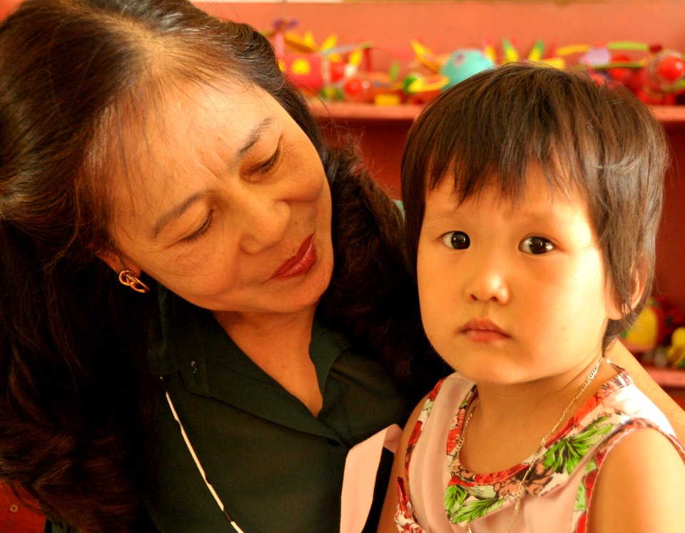 USAID Delivers Deworming Medication to Kindergartners in Nam Dinh Province (8920292405)