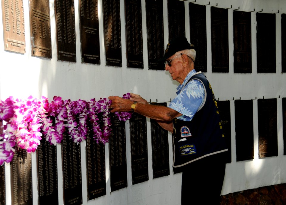 US Navy 111111-N-UK333-050 Retired Submarine veteran Yeoman 1st Class Al Shoehigh places a lei on the plaque