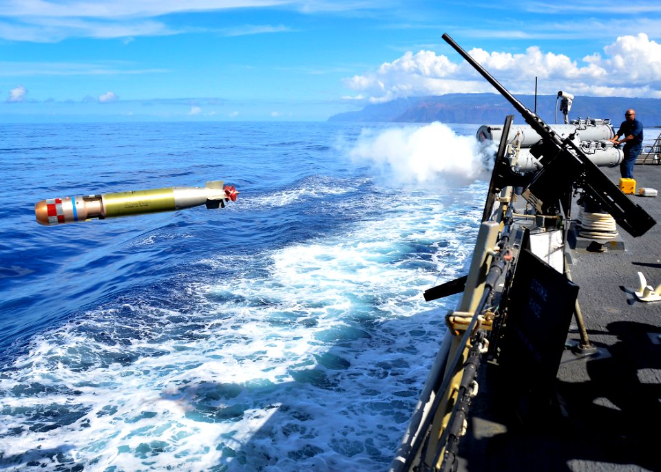 US Navy 111115-N-RI884-263 A MK 46 Mod 5A exercise torpedo is launched from the guided-missile destroyer USS O'Kane (DDG 77) during the integrated