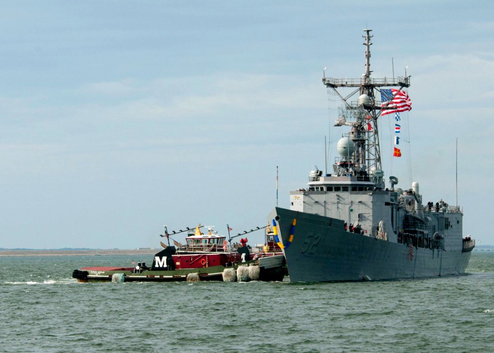 US Navy 111115-N-OV802-167 USS Carr (FFG 52) returns to homeport at Naval Station Norfolk