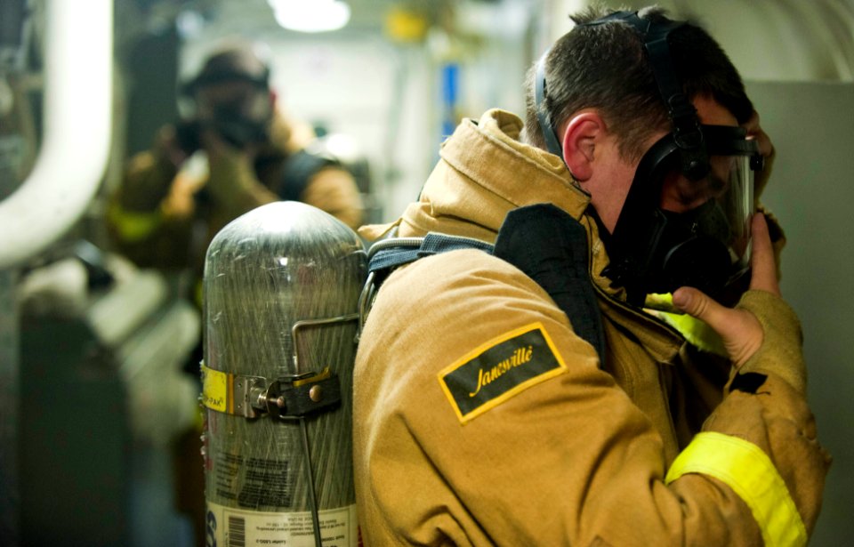 US Navy 111117-N-PB383-545 Sailors aboard the amphibious transport dock ship USS New Orleans (LPD 18) p