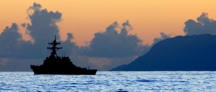 US Navy 111115-N-WX059-022 USS O'Kane passes Kauai during Koa Kail exercise