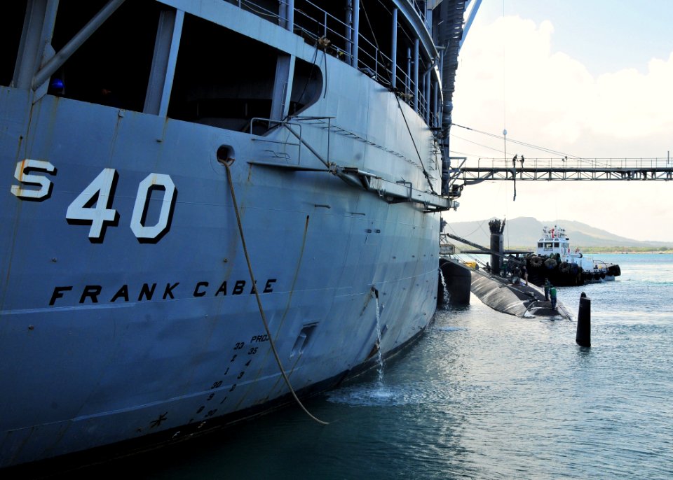 US Navy 111121-N-BK435-025 The Los Angeles-class attack submarine USS Albuquerque (SSN 706) pulls alongside the submarine tender USS Frank Cable (A