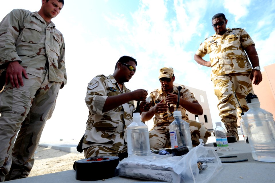 US Navy 111121-N-RP435-093 Explosive Ordnance Disposal Technician (EOD) 1st Class Thomas Hensen observes Royal Bahrain Navy divers and Royal Bahrai