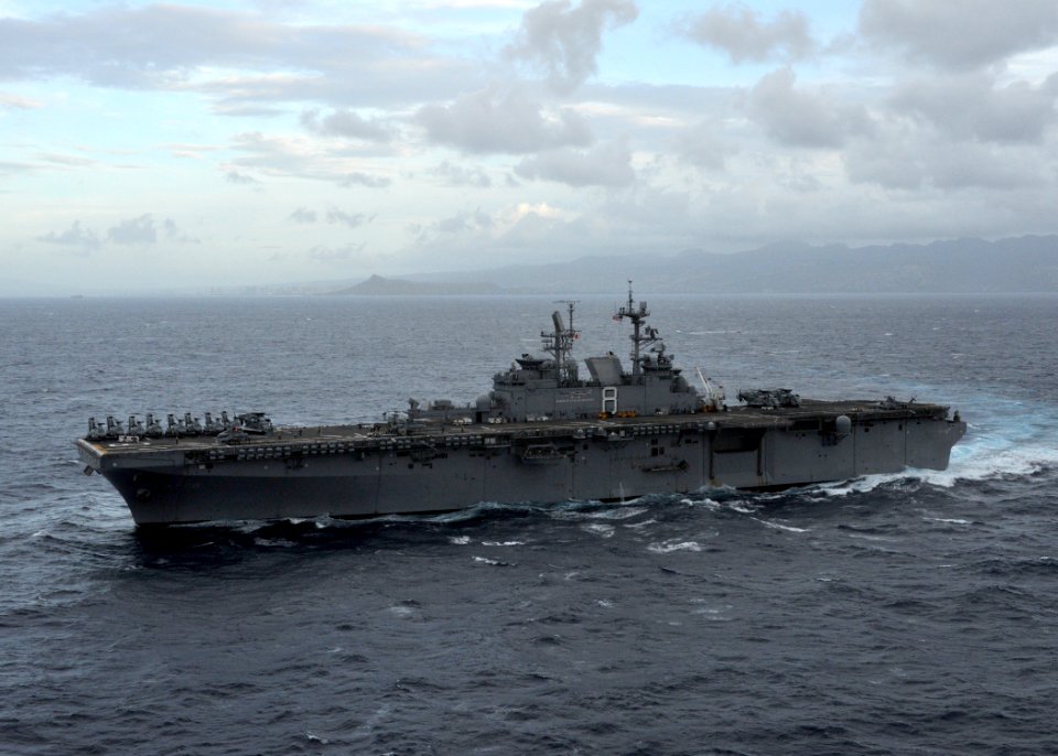 US Navy 111121-N-KD852-220 The multi-purpose amphibious assault ship USS Makin Island (LHD 8) arrives off the coast of Oahu for a scheduled port vi