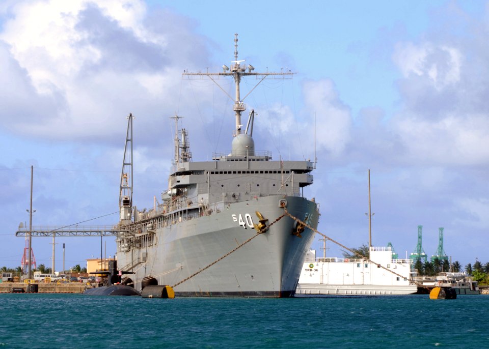 US Navy 111121-N-UE250-250 The submarine tender USS Frank Cable (AS 40) is anchored in Apra Harbor with the Los Angeles-class attack submarine USS
