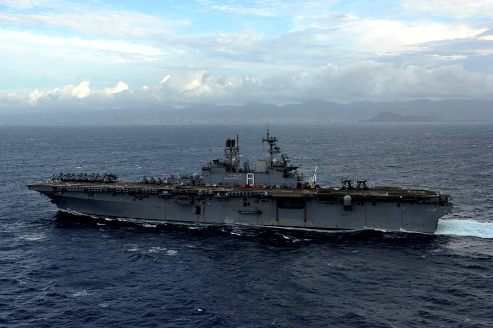 US Navy 111121-N-KD852-365 The multi-purpose amphibious assault ship USS Makin Island (LHD 8) arrives off the coast of Oahu for a scheduled port vi