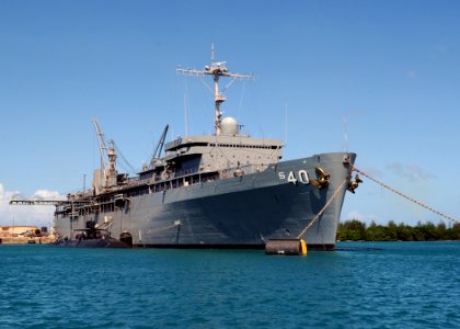 US Navy 111121-N-UE250-019 The submarine tender USS Frank Cable (AS 40) is anchored in Apra Harbor with the Los Angeles-class attack submarine USS