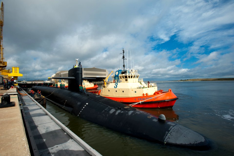 US Navy 111123-N-FG395-062 The Ohio-class ballistic missile submarine USS Tennessee (SSBN 734) returns to homeport at Naval Submarine Base Kings Ba