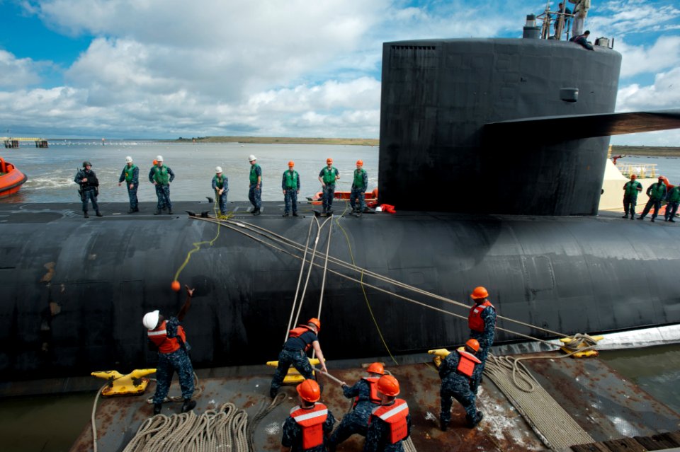 US Navy 111123-N-FG395-133 The Ohio-class ballistic missile submarine USS Tennessee (SSBN 734) arrives returns to homeport at Naval Submarine Base