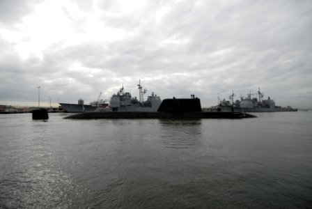 US Navy 111128-N-NK458-064 The Royal Navy submarine HMS Astute (S119) arrives at Naval Station Norfolk