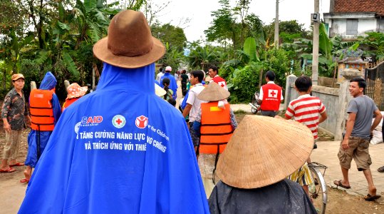 USAID and Save the Children support community evacuation drill and emergency preparedness in central Vietnam (8244680462)