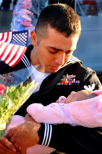 US Navy 111214-N-AW702-004 A Sailor sees his newborn daughter for the first time