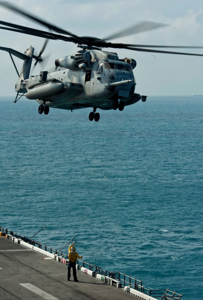 US Navy 111214-N-DX615-367 A CH-53E Super Stallion helicopter takes off from the flight deck of the amphibious assault ship USS Makin Island (LHD 8