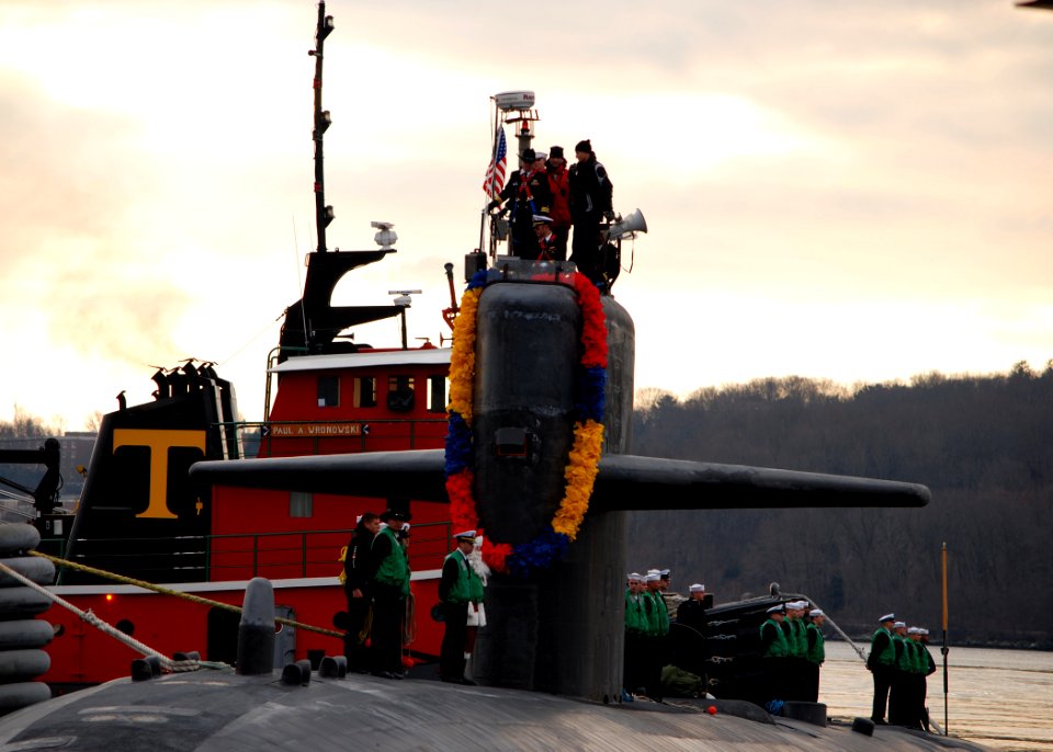 US Navy 111214-N-AW342-030 The Los Angeles-class submarine USS Dallas (SSN 700) is tugged to the pier at Naval Submarine Base New London after a sc
