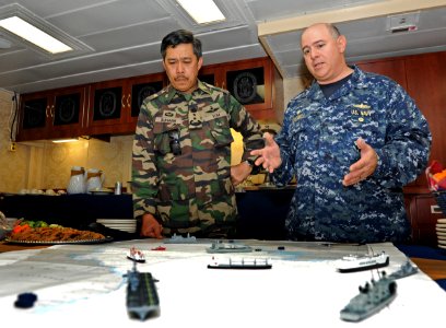 US Navy 111218-N-DX615-012 Capt. Humberto L. Quintanilla II hosts Maj. Gen. Dato' Suhaimi aboard the multi-purpose amphibious assault ship USS Maki