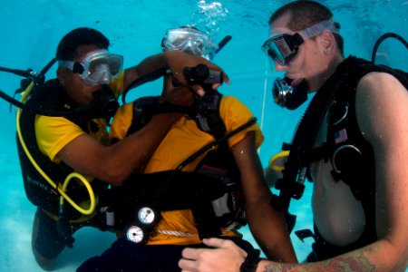 US Navy divers and Belizean Coast Guard divers practice SCUBA emergency procedures in a pool 140624-N-IP743-345