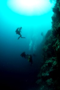 US Navy divers and Belizean Coast Guard divers work together during Southern Partnership Station '14 140713-N-IP743-028