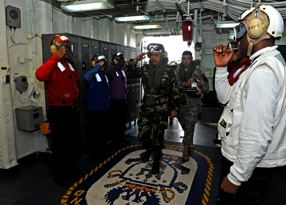 US Navy 111218-N-DX615-003 Maj. Gen. Dato' Suhaimi arrives aboard the multi-purpose amphibious assault ship USS Makin Island (LHD 8) for a brief vi