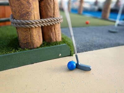 Nautical putter golfing