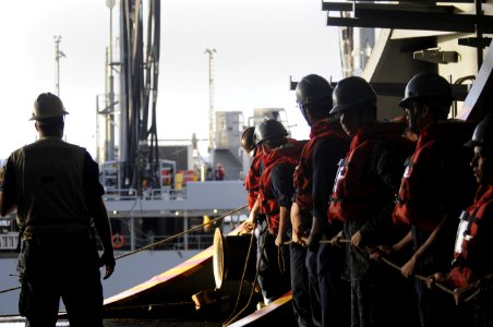 US Navy 111221-N-RG587-421 Sailors assigned to the line handling detail prepare to link the Nimitz-class aircraft carrier USS Carl Vinson (CVN 70)