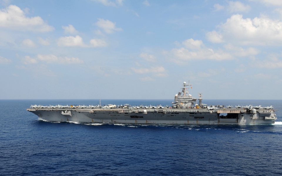 US Navy 120118-N-QH883-012 The Nimitz-class aircraft carrier USS Abraham Lincoln (CVN 72) transits the Indian Ocean