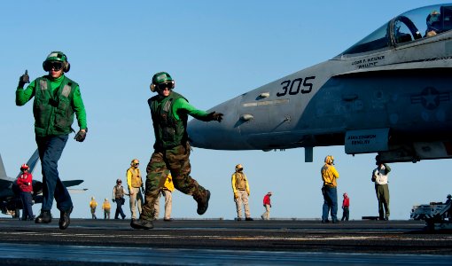 US Navy 120101-N-OY799-119 Aviation Boatswain's Mates (Equipment) 3rd Class Chord Deckert and Adam Fitzgerald clear the launching