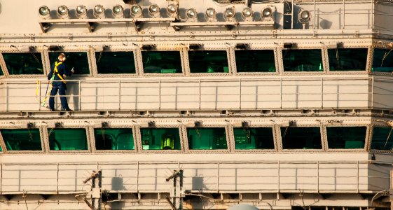 US Navy 120108-N-BT887-089 A Sailor cleans the windows on the island aboard the Nimitz-class aircraft carrier USS John C. Stennis (CVN 74)