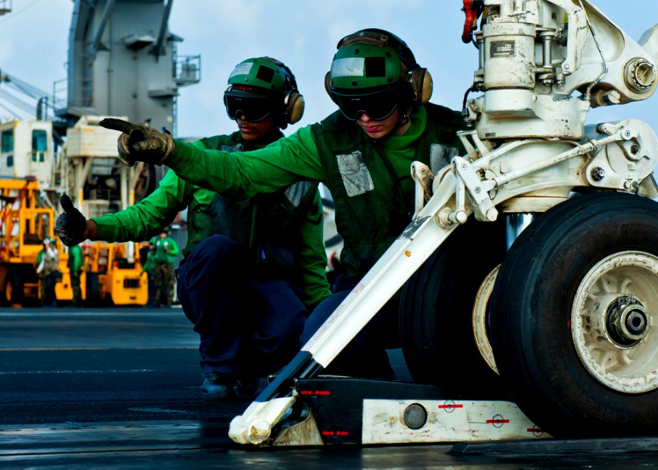 US Navy 120109-N-BT887-038 Aviation Boatswain's Mate (Equipment) 3rd Class Manolito Recto and Aviation Boatswain's Mate (Equipment) Airman Chord De