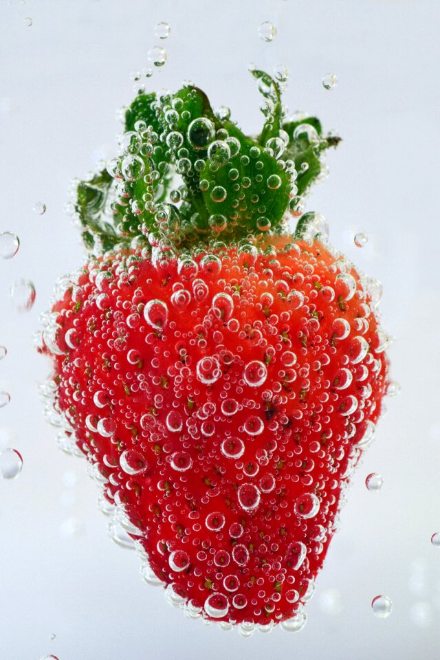 Air bubbles mineral water blubber