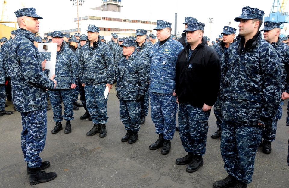 US Navy 120111-N-GU530-027 Capt. Paul Skarpness, commander of Submarine Squadron (SUBRON) 17, congratulates the Blue and Gold crews of the ballisti