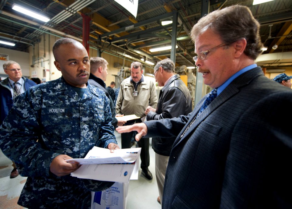US Navy 120117-N-NR955-033 Sailors get help during a Shipmates to Workmates career forum