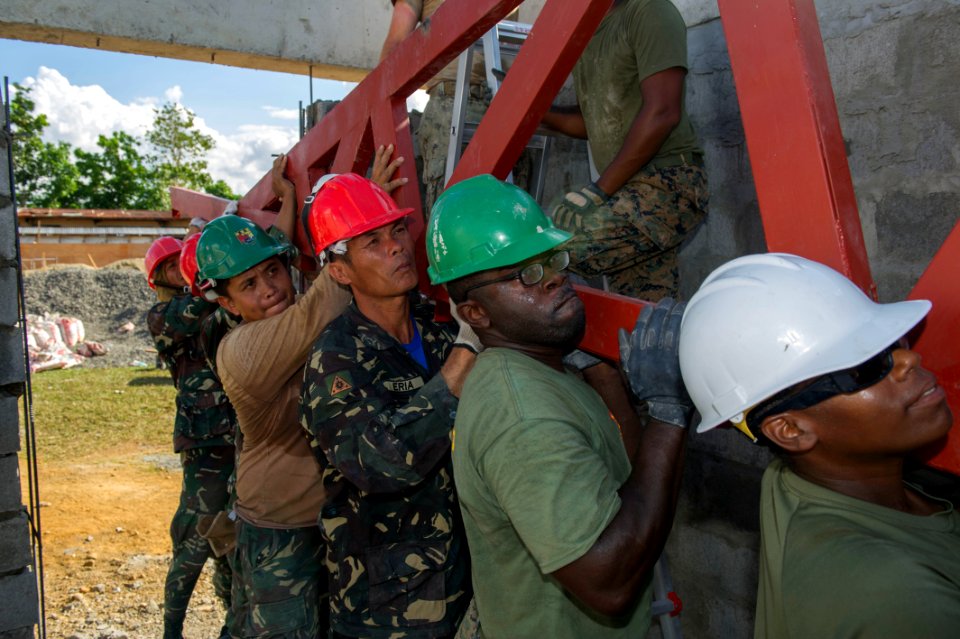 US, Philippine Armed Forces build schools in the Philippines 150416-N-HA376-426