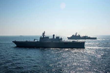 US, ROK conduct photo exercise 150327-N-UF697-004