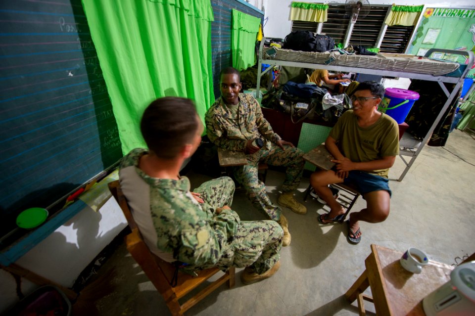 US, Philippine service members begin laying foundation for classrooms 150413-N-HA376-643