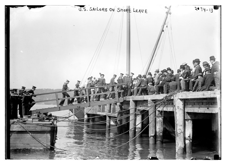 US Sailors on shore leave LCCN2014688497