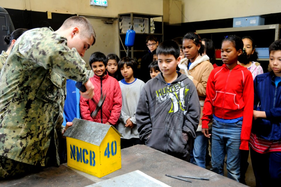 US Navy 120124-N-SM578-029 Builder Constructionman Mathew Barger, a Seabee assigned to Naval Mobile Construction Battalion (NMCB) 40 shows students