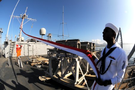 US Navy 120123-N-BK435-034 Boatswain's Mate Seaman Devon Nelson, assigned to the submarine tender USS Frank Cable (AS 40), holds up the 165-foot Ho