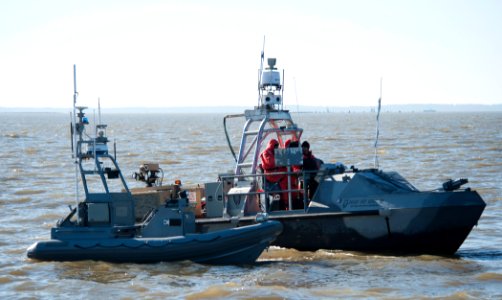 US Navy 120131-N-DU438-404 A U.S. Navy combative maritime vessel pulls up alongside a U.S. Navy Sea Hawk remote-controlled five-meter rigid-hull in