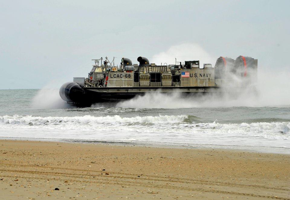 US Navy 120206-N-KB666-299 A landing craft air cushioned (LCAC) from the amphibious assault ship USS Kearsarge (LHD 3) comes ashore during an amphi