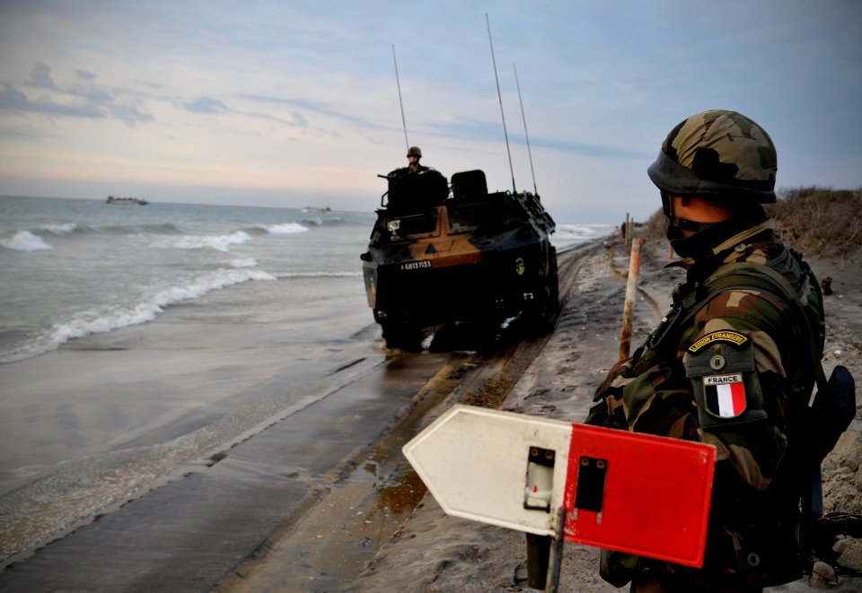 US Navy 120206-N-KB666-082 French forces practice an amphibious landing during a Bold Alligator 2012 amphibious landing exercise