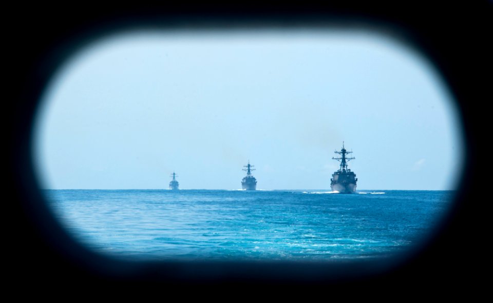 US Navy 120202-N-OY799-048 The Arleigh Burke-class guided-missile destroyers USS Kidd (DDG 100), USS Pinckney (DDG 93), and USS Dewey (DDG 105) tra