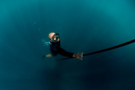 US Navy divers dive an underwater wreck with Colombian divers as part of Southern Partnership Station '14 140901-N-IP743-044