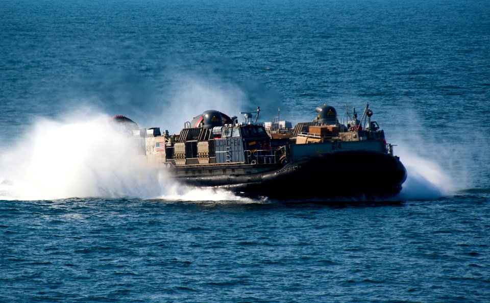 US Navy 120207-N-PB383-656 A landing craft air cushion assigned to Assault Craft Unit (ACU) 5 approaches the welldeck of the amphibious transport d