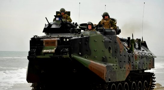 US Navy 120206-N-KB666-211 Amphibious assault vehicles (AAV) from the amphibious transport dock ship USS Oak Hill (LSD 51) make their way toward th