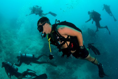 US Navy divers and Belizean Coast Guard divers work together during Southern Partnership Station '14 140713-N-IP743-256