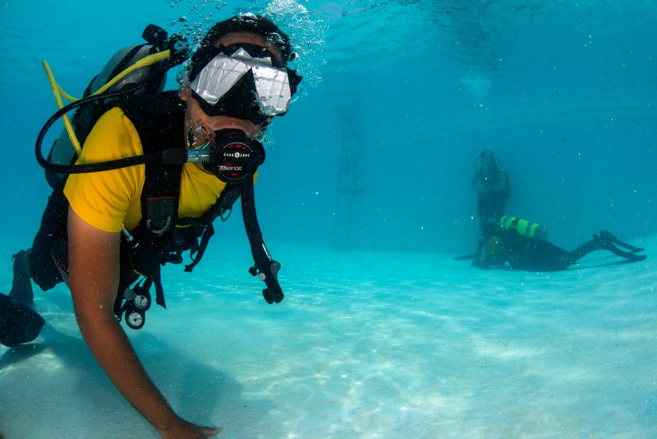 US Navy divers and Belizean coast guard divers practice SCUBA emergency procedures in a pool 140625-N-IP743-113