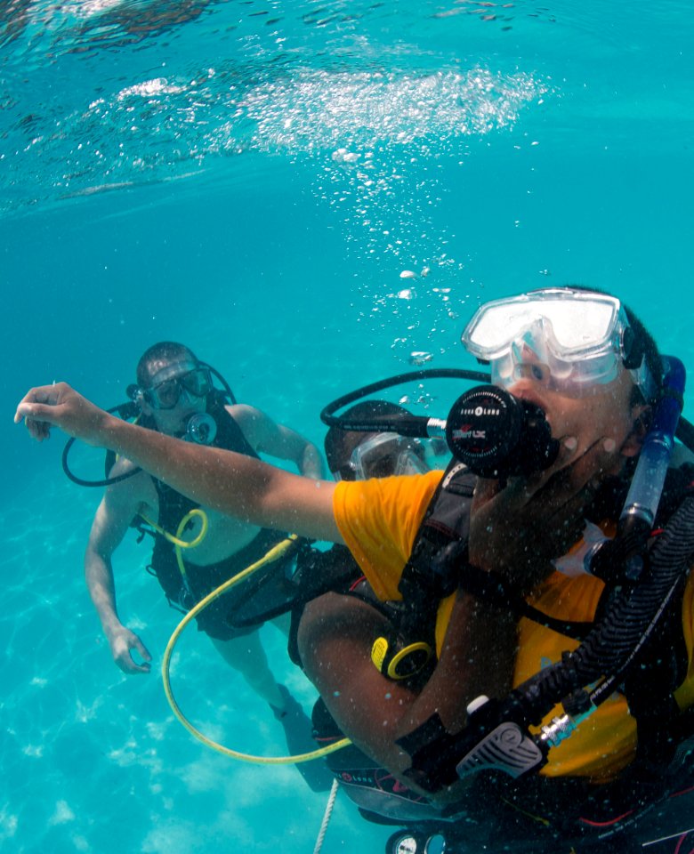 US Navy divers and Belizean Coast Guard divers practice SCUBA emergency procedures in a pool 140624-N-IP743-383