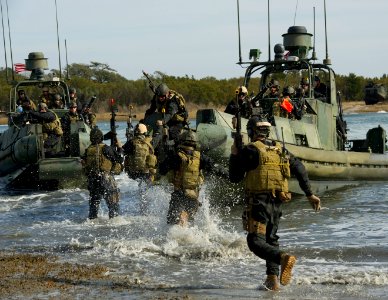 US Navy 120207-N-YX920-291 ailors assigned to Riverine Squadron (RIVRON) 1 board a riverine assault boat after executing a hot extract drill during
