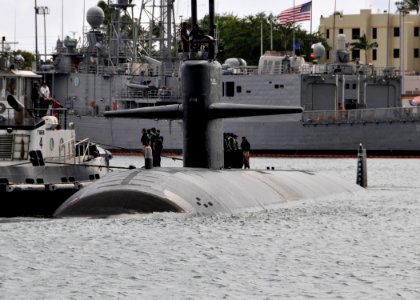 US Navy 120207-N-UK333-051 The los Angeles-class submarine USS Louisville (SSN 724) departs Joint Base Pearl Harbor-Hickam for a scheduled six-mont